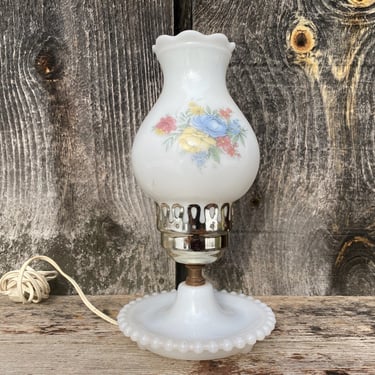 Floral Milk Glass Lamp -- Milk Glass Lamp -- Small Milk Glass Lamp -- Jewelry Tray Lamp -- Small Bedside Table Lamp -- Milk Glass Lamp 