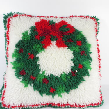 Vintage Christmas Wreath Latched Yarn Pillow - Vintage Christmas Pillow 