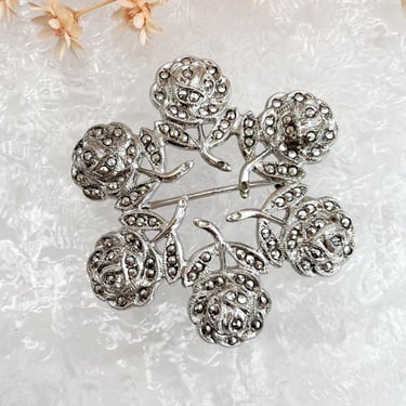 Art Deco Rosebud Floral Marcasite Accented Vintage Wreath Sterling Silver Brooch Pin 