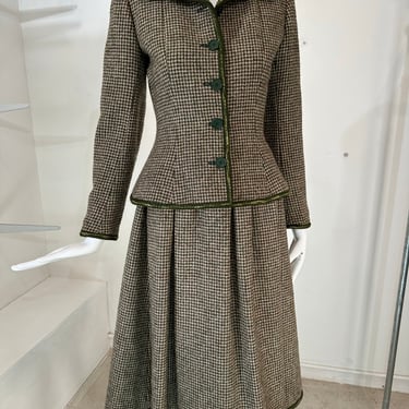 Valentino Boutique Early 1960s Green &amp; Cream Wool Tweed Skirt Suit