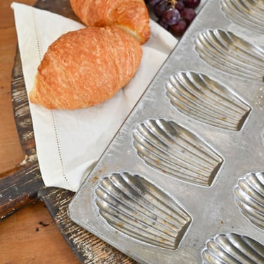 vintage french madeleine mould, 12 cookies