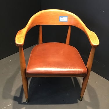 Sturdy Faux-Leather Chair (Seattle)