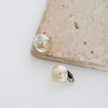 Vintage 1940s Richelieu iridescent clip on earrings 