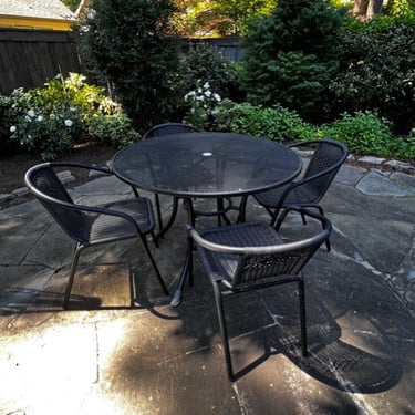Black Metal Patio Dining Table w/4 Chairs & Umbrella JS188-15
