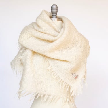 1970s Wool Oversized Knit Shawl Cream Wrap Scarf 