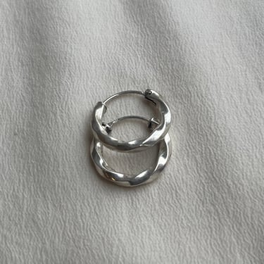 twisted hoops E385