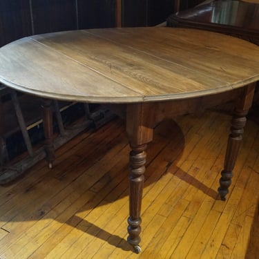 Small Round Craft Table w Foldable sides