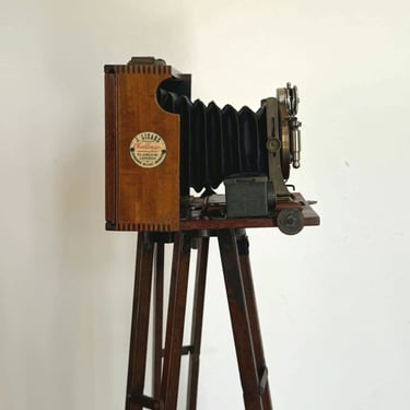 Challenge folding field camera J. Lizars / 1905 / 