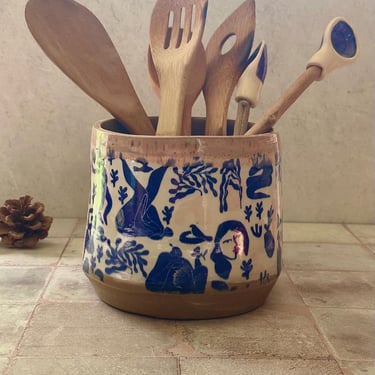 Ceramic utensil holder, Matisse inspired dancing ladies pink and blue 