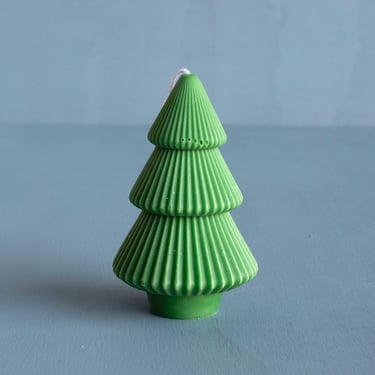 Ribbed Xmas Tree Candle in Green
