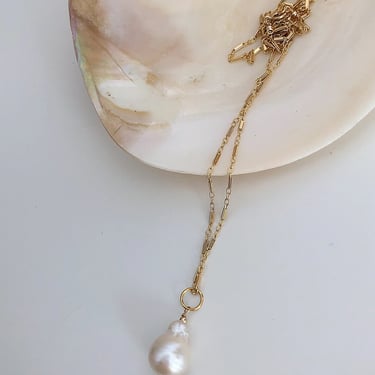 Baroque pearl pendant necklace