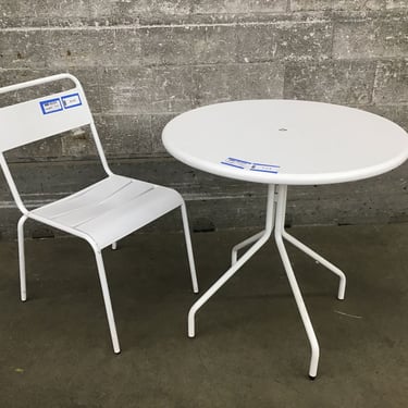 Cafe Table w/ Two Chairs (Seattle)