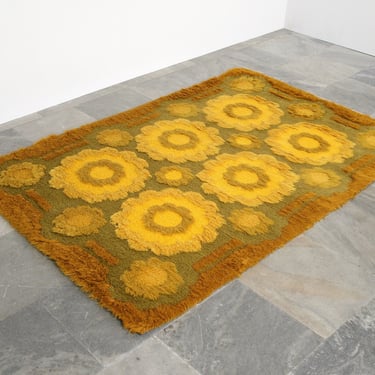 Vintage Swedish OKA Abstract Flower Shag Area Pile Rug Rya XL Verner Panton Space Age Atomic Era Loft Eames Pop Art Olive Green Caramel Boho 