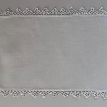 Doily 13x7 organdy tatted edge 