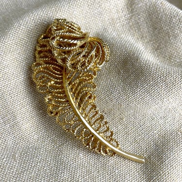 Capri gold feather brooch - 1980s vintage costume jewelry 