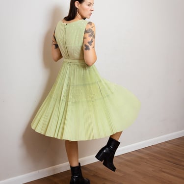 Size M, 1950s Pale Minty Green Pleated Sleeveless Polka Dot Dress 