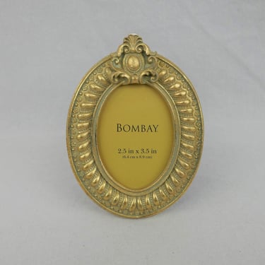 Oval Picture Frame - Chunky Gold Tone w/ Glass - Bombay Co - Holds 2 1/2" x 3 1/2" Wallet Size Photo - Tabletop - 2x3 Frame 