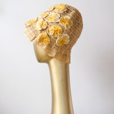 Vintage 1920's Straw & Velvet Floral Cloche Hat / OS