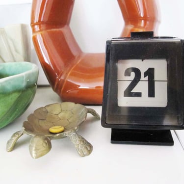 Vintage Flip Calendar Date Changer - 1970s Manual Calendar - Push Date Square Calendar - Office Desktop Decor - Minimalist Design 