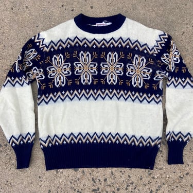 Vintage 70s acrylic snowflake design pullover sweater unisex white blue design ski cabin cozy by TimeBa