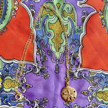 Vintage 90s Sand Dollar Faux Gold Charm Necklace 