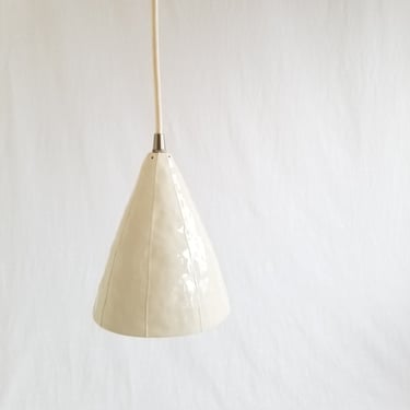 Small pendant light. Ceramic, cone shape. White or custom colors 