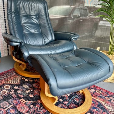 Vintage Ekornes ‘Stressless’Lounge Chair in Navy