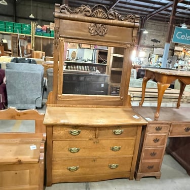Vintage Oak 3-Drawer Dresser with Mirror