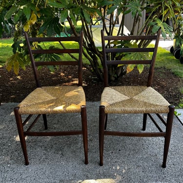 Set of 2 Italian Rush Seat Ladder Back Walnut Chairs in the Style of Gio Ponti (6 available) 