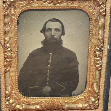 Antique Civil War Tintype of Union Soldier in 9 Button Tunic - Rare 19th Century Collectible Photography - Wood and Leatherette Full Case 