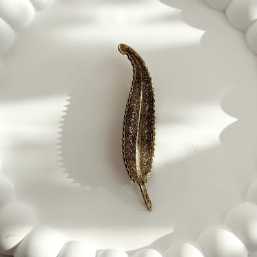 Gold Toned Textured Paisley Wispy Vintage Retro Leaf Boho Brooch Pin 