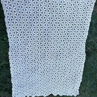 Antique Crochet Tablecloth Flower or Star Design Ivory 