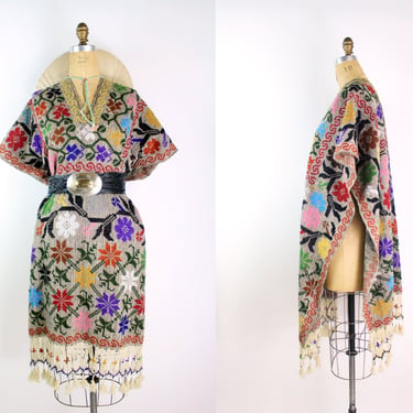 70s Bohemian Floral Fringe Poncho / Embroidered Poncho / One Size 