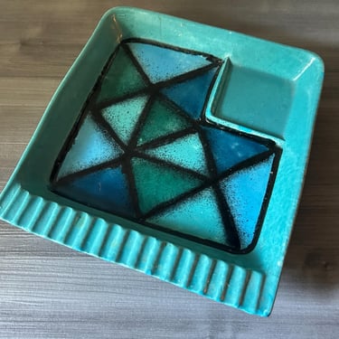 Vintage Italian Bitossi Aldo Londi Vetrata Pattern ashtray in shades of blue and turquoise 