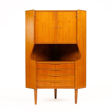 Danish Modern / Mid Century Teak Corner Bar Cocktail Cabinet — Johannes Sorth — Nexø Mobelfabrik 