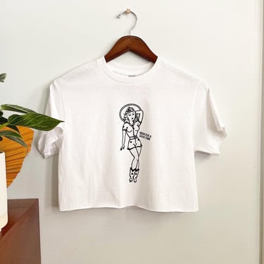 White cotton ‘Here For a Good Time’ cowgirl pinup cropped tee 