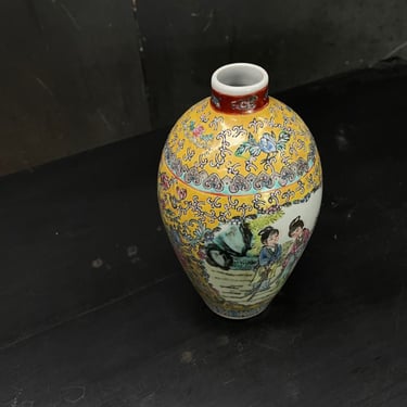 Chinese Original Vintage Vase Figural Mid-Century Incised Porcelain Imperial Famille Rose 