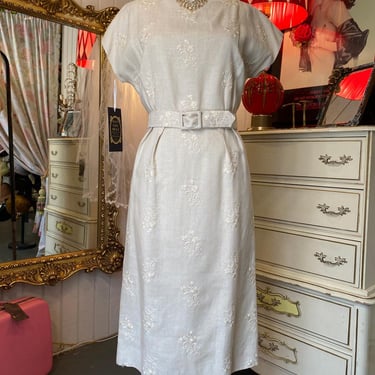 1950s beige linen embroidered dress large cap sleeve maisel rockabilly wiggle 40 
