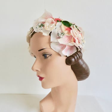 1950's Peachy Pink White Silk Velvet Rose Petal Floral Fascinator Hat 50's Spring Summer Flower Headpiece Wedding Bridal Hair Accessories 
