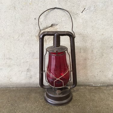 Illuminated Antique Dietz Vesta Railway Lantern | Illuminated