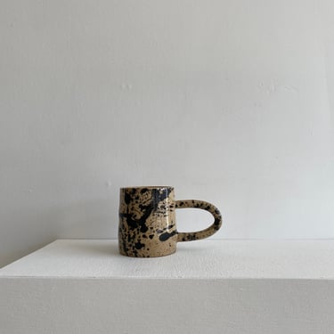 Handmade ceramic speckle pattern mug 