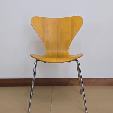 Chair Arne Jacobsen / 