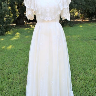The Farmer Takes a Wife - Cottagecore - Wedding Dress - Tambour Lace - Candlelight/ivory - Estimated sz 4 