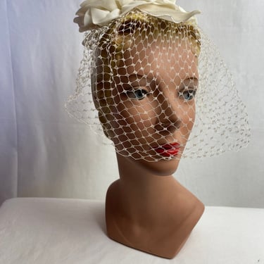 1960’s vintage white floral veiled hat netted hats retro wedding off white dressy Mod pinup style fascinator millinery bridal 