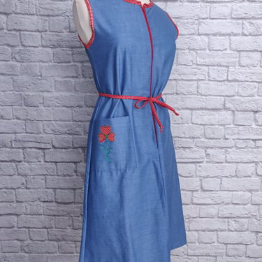 Vintage 70s Blue Smock Dress with Red Waist Tie // Front Pocket with Applique 