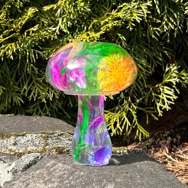 Resin Aquarium Mushroom Figurine Lamp 