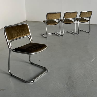 1 of 4 Italian Mid-Century Modern Cantilever Dining Chairs in Dark Green Velvet Upholstery and Chromed Tubular Steel, 1970s Italy 