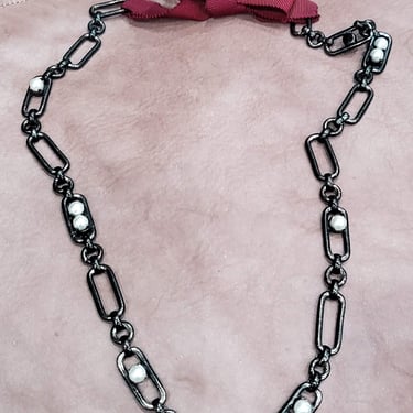 Grosgrain Pearls Metal Necklace