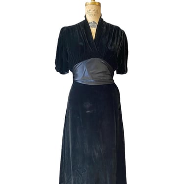 Vintage 1940s black velvet dress with silk sash, shirred shoulders, film noir style, size small, 40s fashion, ww2 era, tie back 