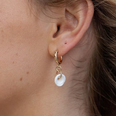 Puka Shell Hoop Earrings, Small Gold Hoop Earrings with Puka Shell Charm, Gold Earring, Hawaii Earrings, Hawaii Jewelry, Puka Shell Earrings 